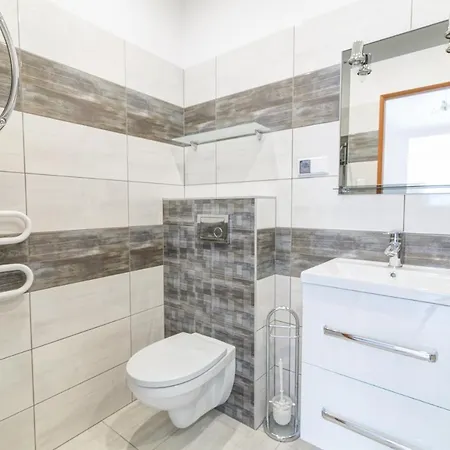 I Pokoje Henryk Bed & Breakfast 3*