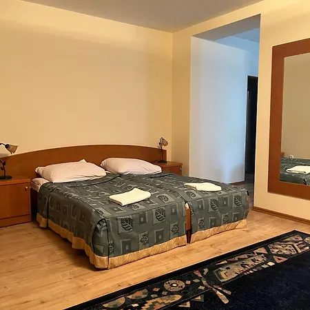 I Pokoje Henryk Bed & Breakfast 3*